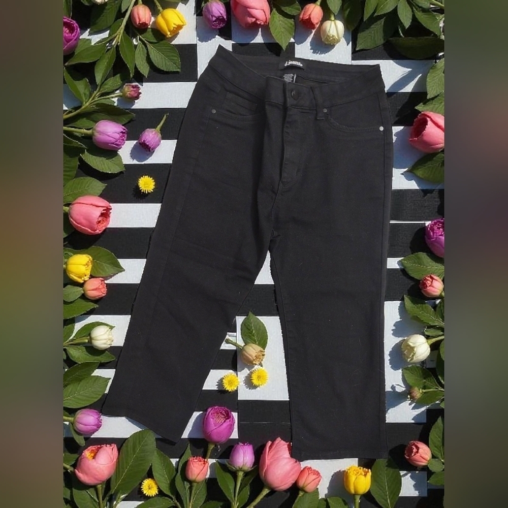 D Jeans Black Capris 8 - Picture 2 of 3